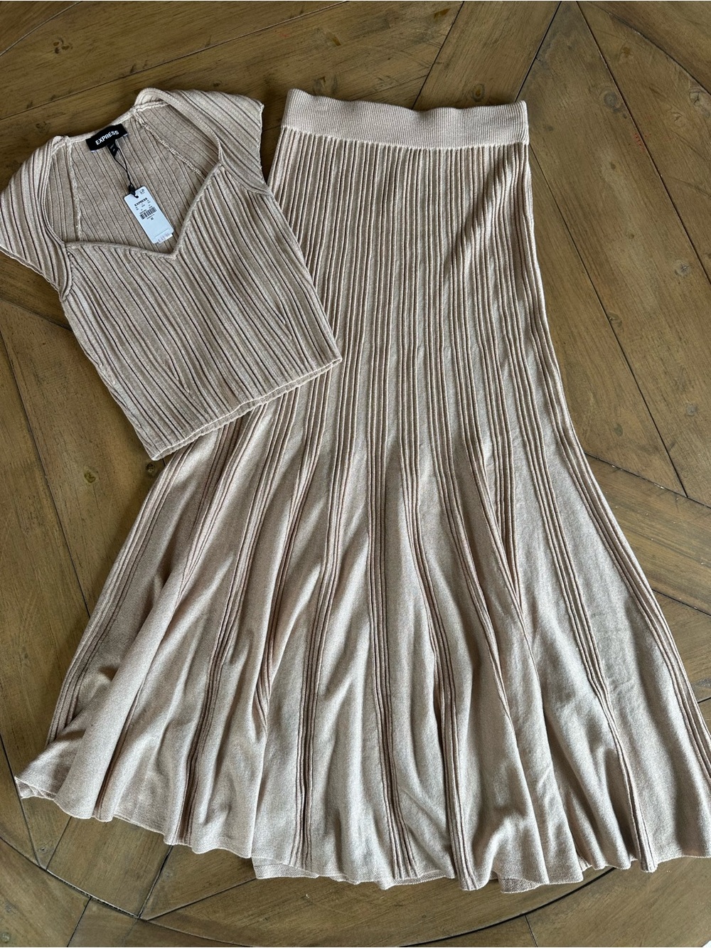 EXPRESS Set Sweetheart Crop Ribbed Top & Midi Skirt Fit & Flare Metallic Gold XS - Picture 3 of 10